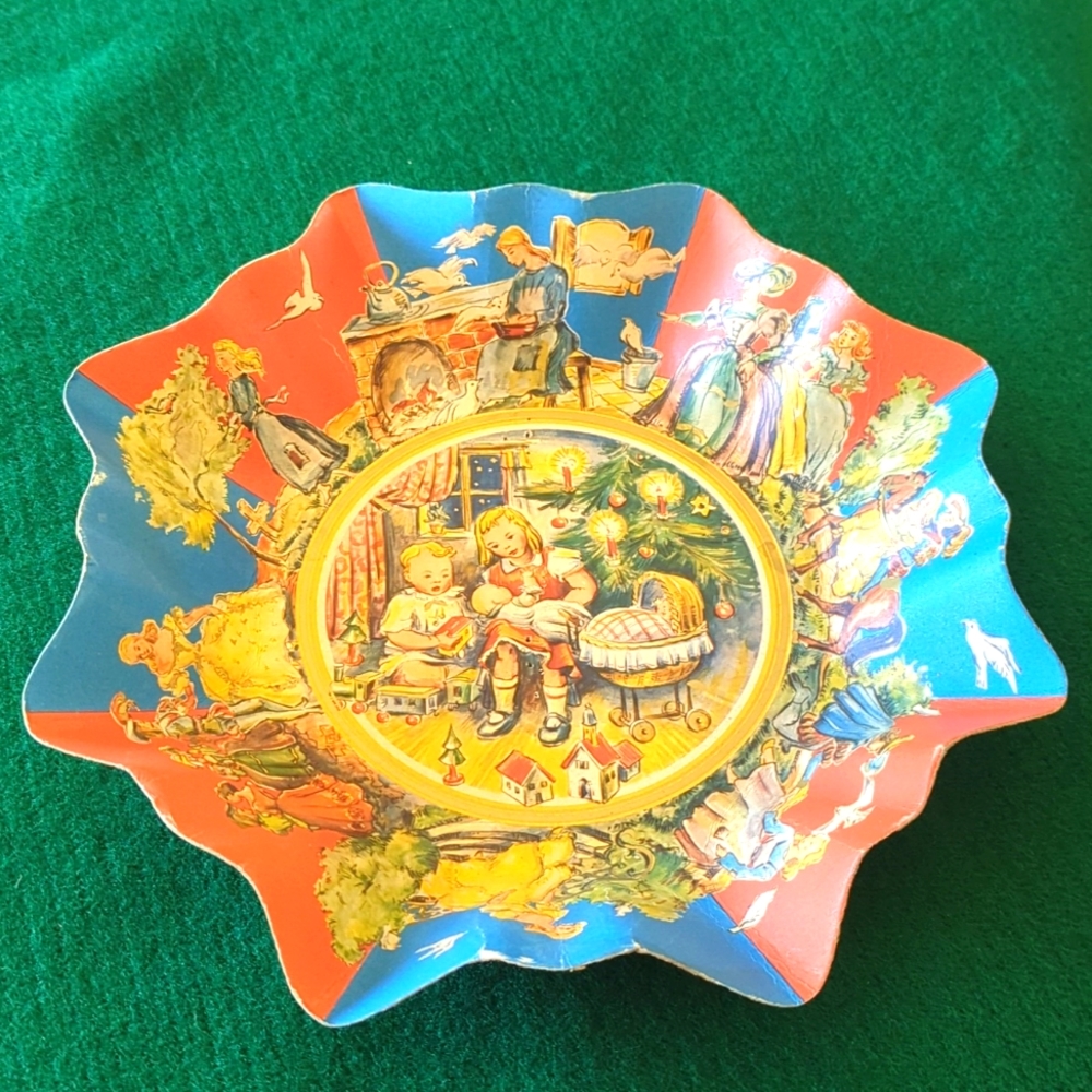 Beautiful Western Germany Christmas cardboard bowl